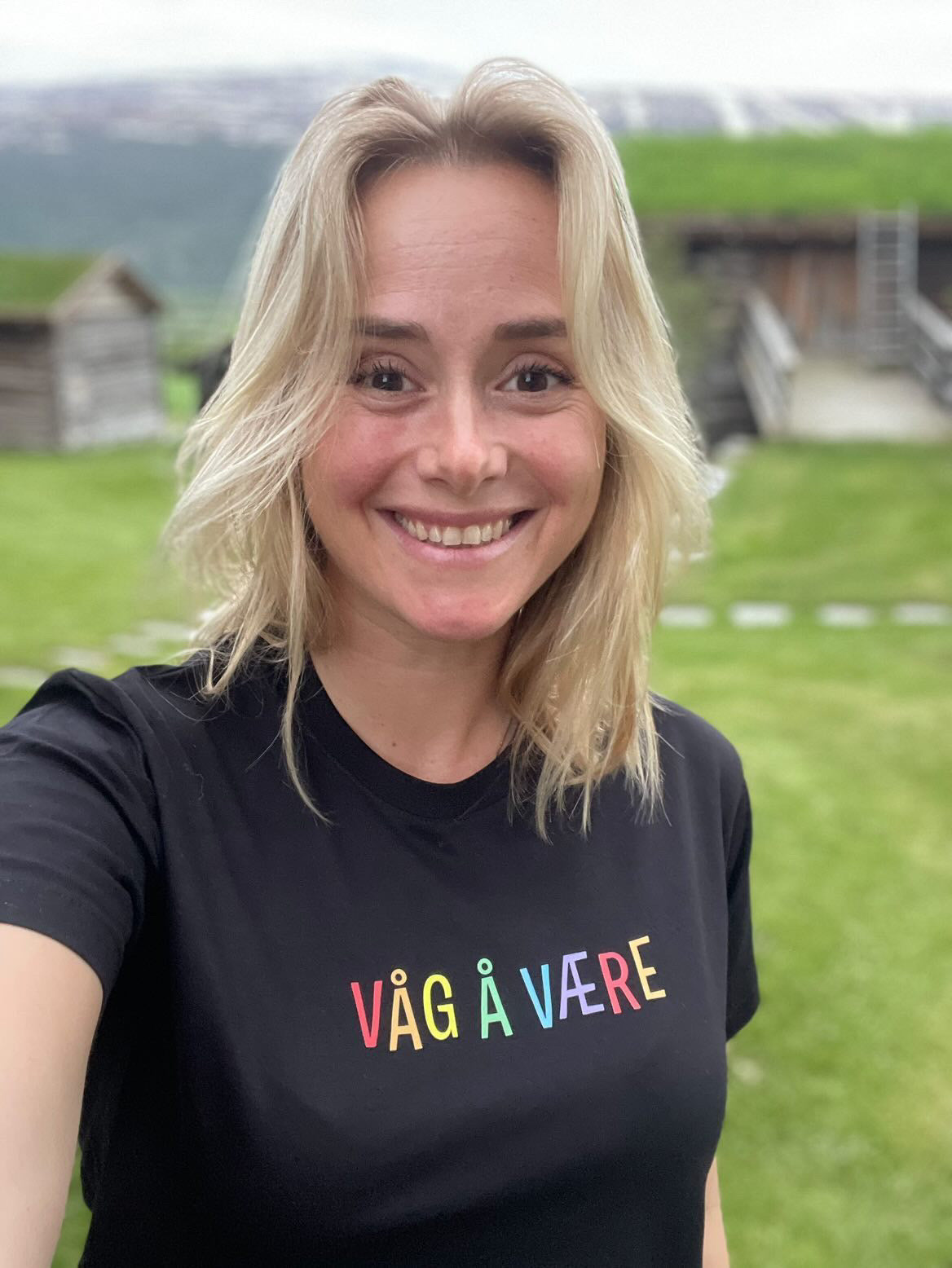 BLACK DARE TO BE PRIDE T-SHIRT